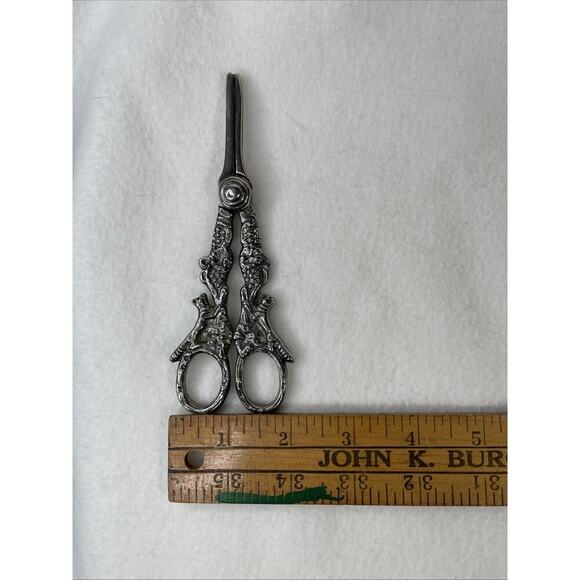 Vintage Silver Plated Grapes, Vines, and Foxes Scissors,Sheers 5 3/4" - Picture 5 of 6